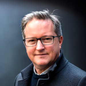 headshot photo of Steven Manifold