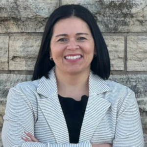 headshot photo of Janie Mendez