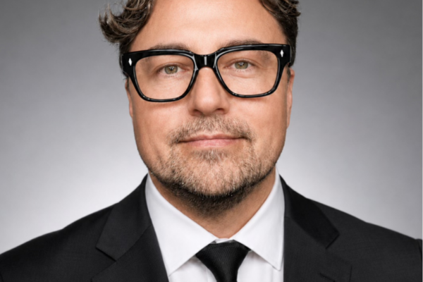 headshot photo of Julian Andrade