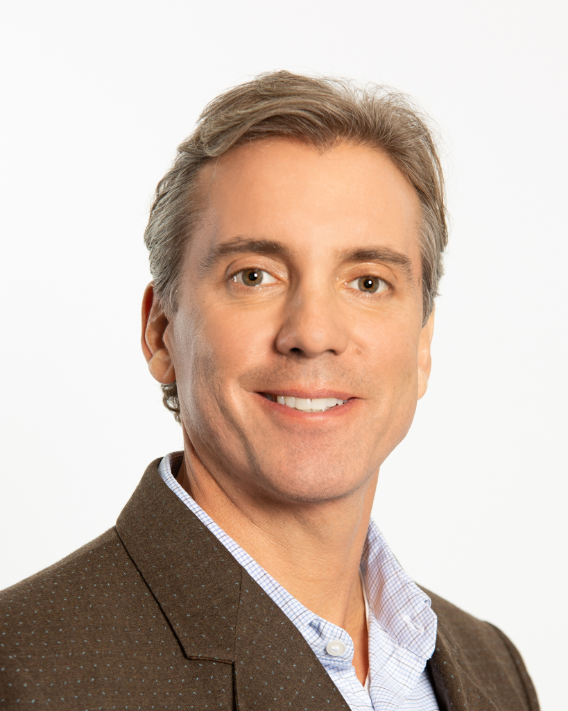 headshot photo of Scott Edgecombe