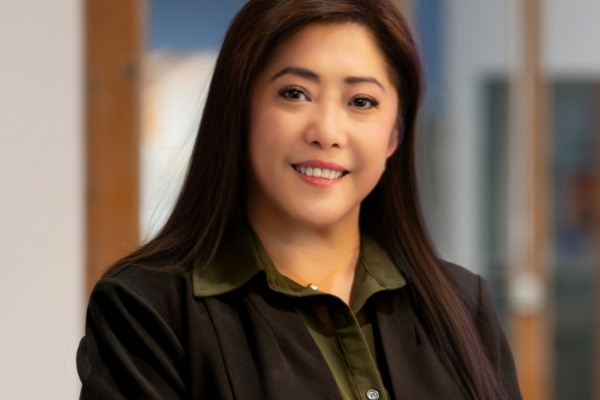 headshot photo of Leslie Jacques